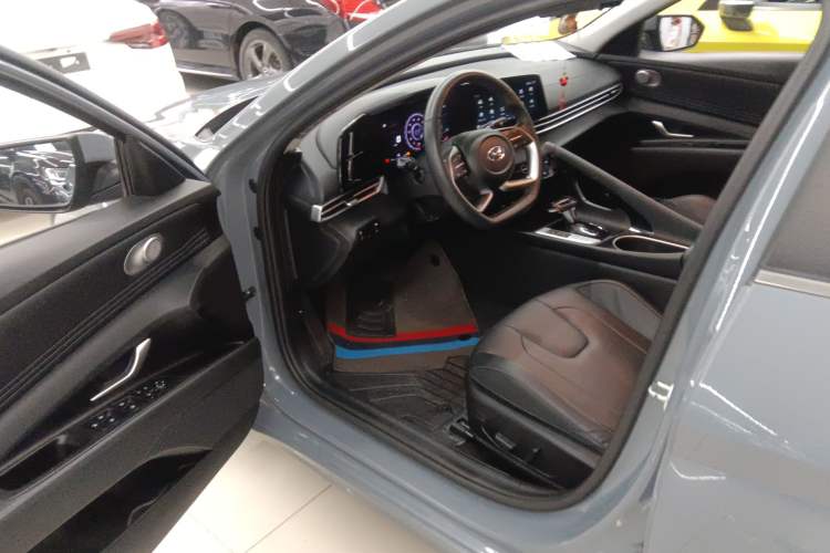 Used Hyundai Elantra 2022 1.5L CVT LUX Prestige Edition
