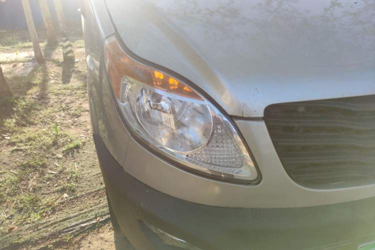 Used JAC Group Sunray 2019 1.9T Fuel-Efficient Platinum Edition 5-9 Seater Star Express Right Front Headlight