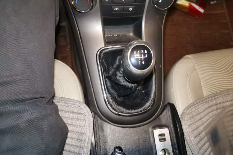 Used Chevrolet Cruze 2015 1.5L Classic SE MT Gear Lever