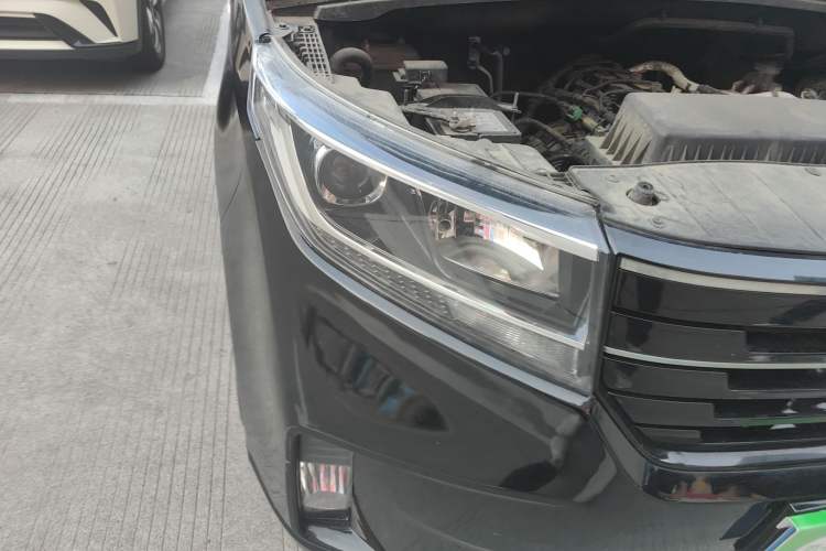 Used Wuling Zhengcheng 2021 1.5T Manual Luxury Version Right Front Headlight