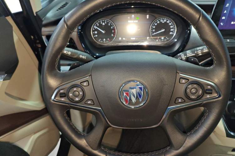 Used Buick GL8 2021 Land Cruiser Executive Class 652T Smart Luxury Model Steering Wheel