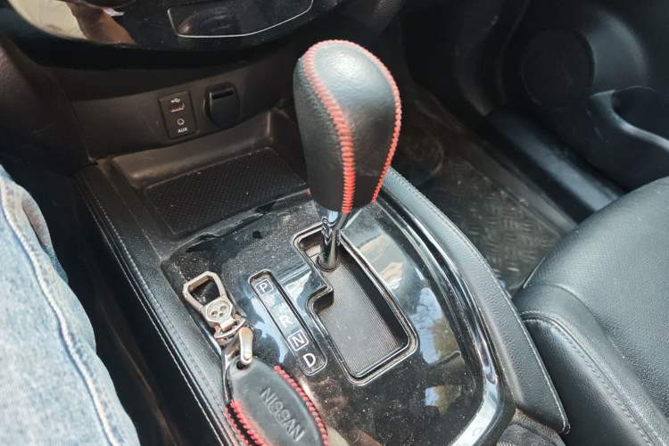 Used Nissan X-Trail 2015 2.0L CVT Comfort MAX Edition 2WD Gear Lever