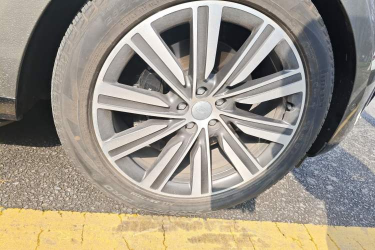 Used Land Rover Range  Right Front Wheel Hub