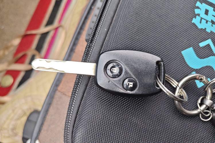 Used Honda Fit 2011 1.5L manual luxury version
