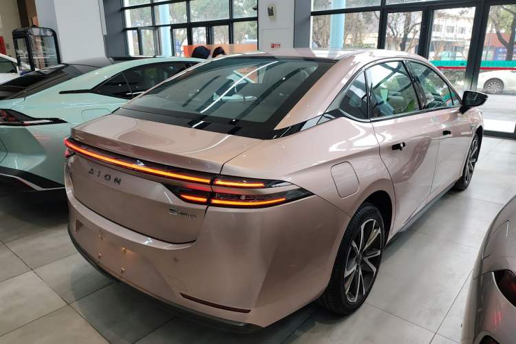 Used AION S Plus 2023 80 Tech Edition Ternary Lithium Rear Right 45 Deg