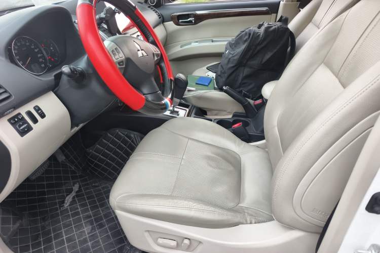 Used Mitsubishi Pajero Sport 2013 3.0L Automatic Two-Wheel Drive Luxury Edition Left Front Seat