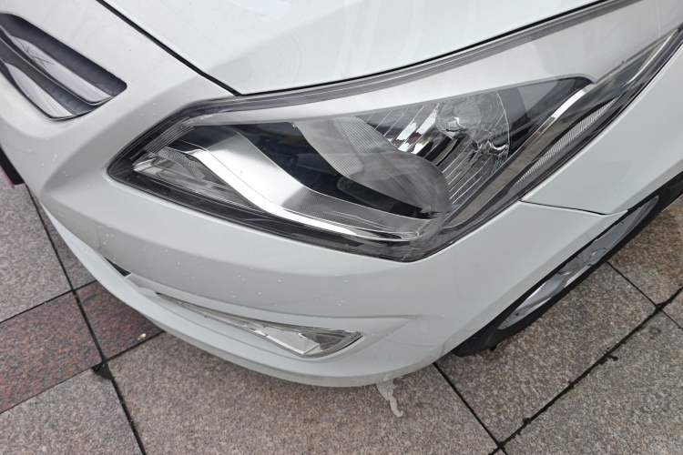 Used Hyundai Verna (older generation) 2014 1.4L Automatic Smart GLS Left Front Headlight