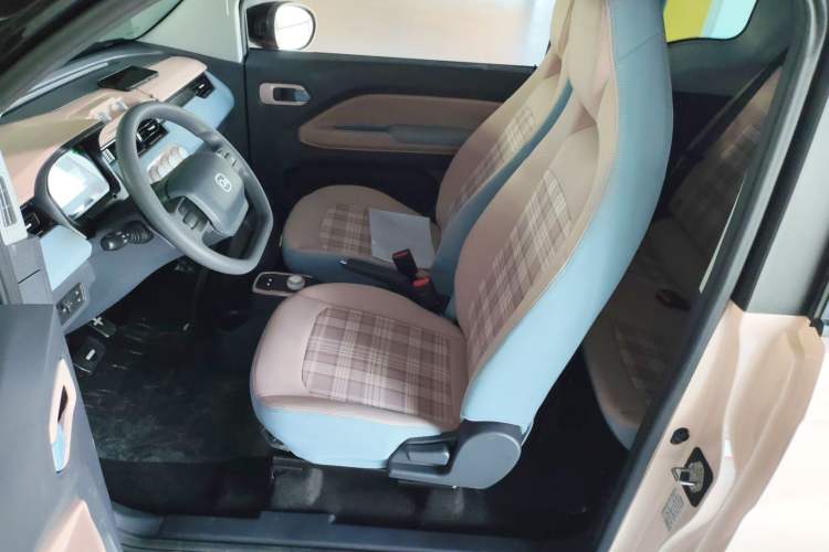 Used Chery QQ Ice Cream 2024 Edition Youth Version 120km Milkshake