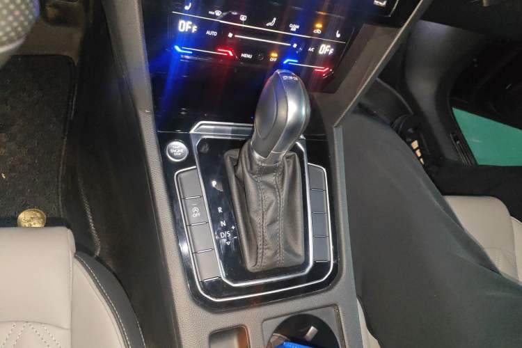 Used Volkswagen Magotan 2025 Zhongxiang Model 280TSI DSG Luxury Version