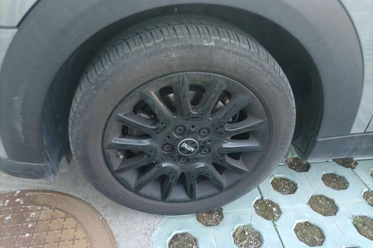 Used MINI 2022 1.5T ONE Left Front Wheel Hub