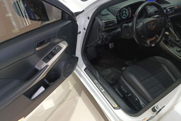 Used Lexus IS 2017 300 F SPORT Edition
