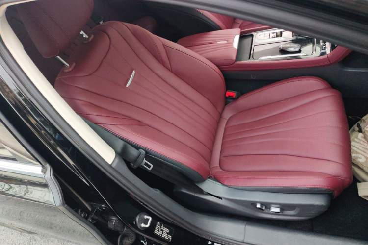 Used Hongqi H5 2023 1.5T DCT Smart Connect Flagship Edition Right Front Seat