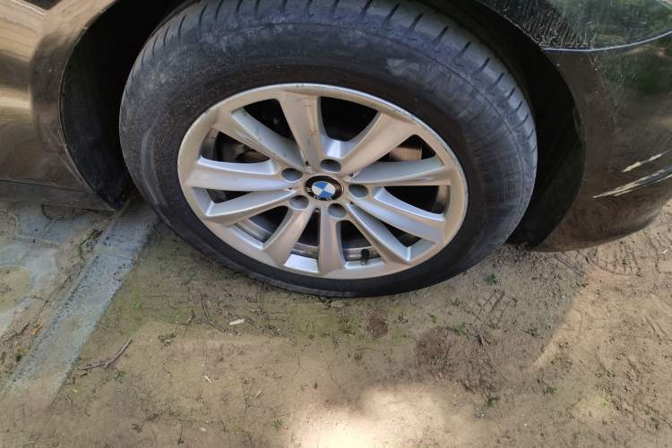 Used BMW 5 Series 2017 520Li Elegant Edition Right Front Wheel Hub