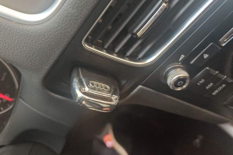 Used Audi Q5 2017 Plus 40 TFSI Ambition Model Vehicle Key