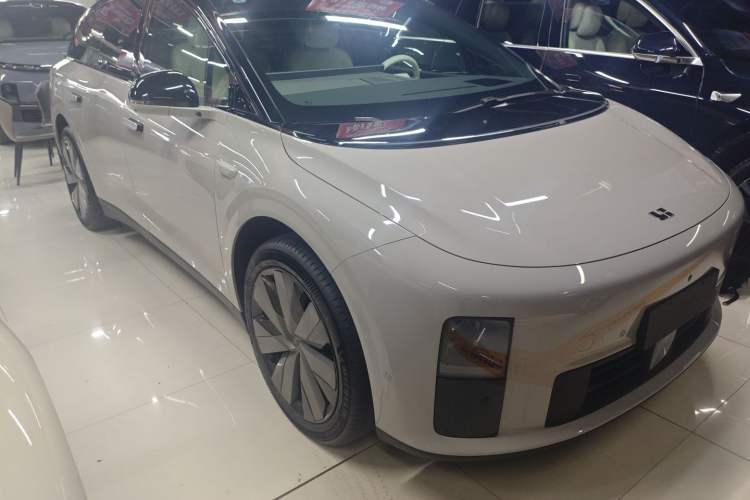 Used Li Auto i6 2025 Model Two-Wheel-Drive Standard Type
