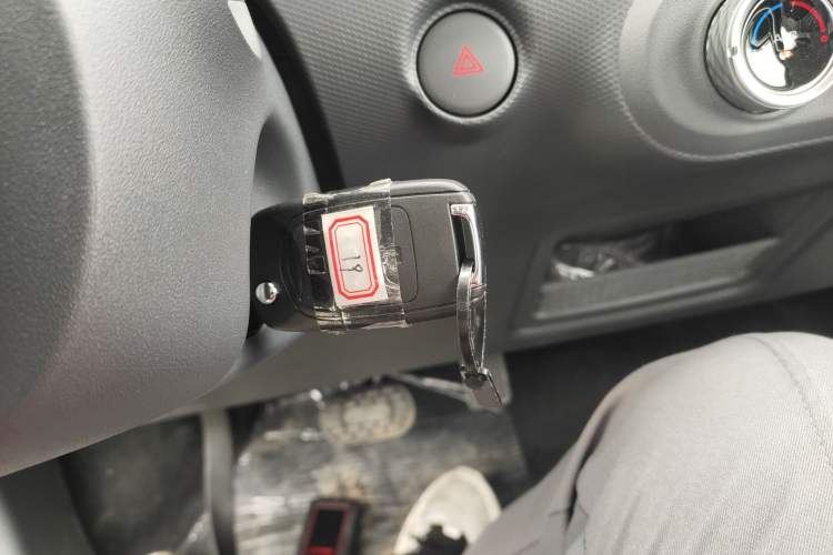 Used Wuling Zhiguang New Energy 2025 Standard Model Vehicle Key