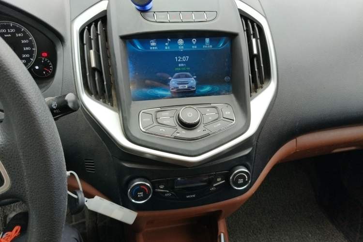 Used Geely Auto Diamond 2016 1.5L Manual Elite Edition Audio And AC Panel