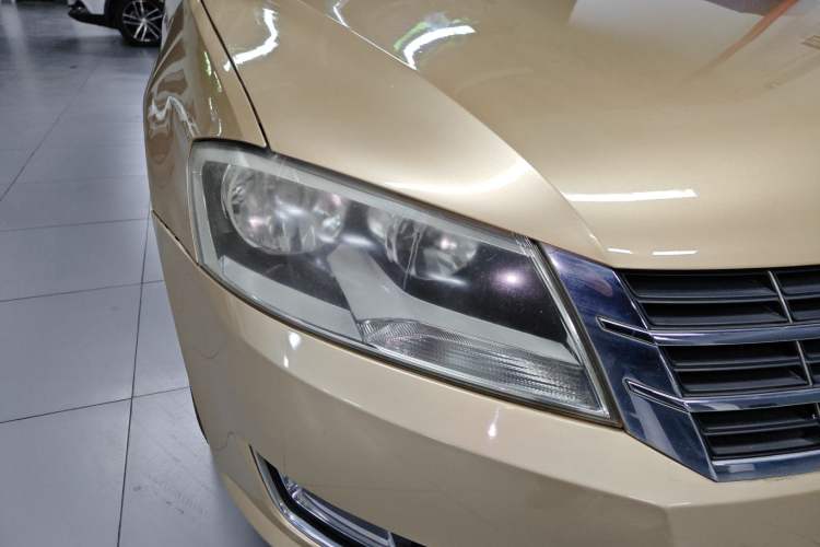 Used Volkswagen Lavida 2013 1.6L Automatic Comfort Edition Right Front Headlight