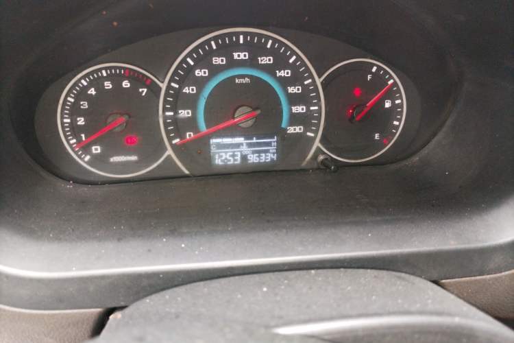 Used Wuling Rongguang V 2016 1.5L Standard Version Odometer Close Up