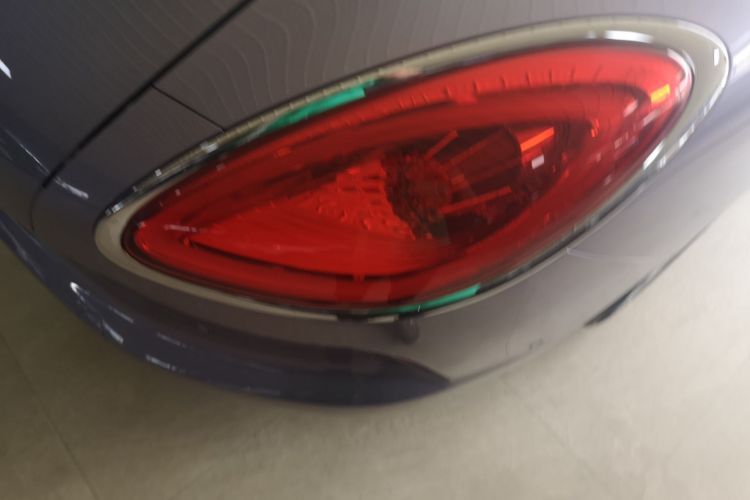 Used ORA Lightning Cat 2022 555 km Luxury Edition Right Rear Taillight