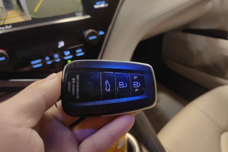 Used Toyota Camry 2018 2.0G Luxury Edition Vehicle Key