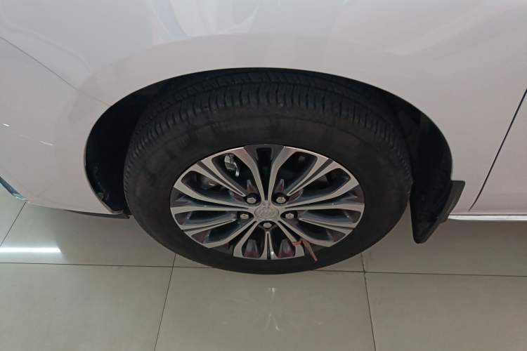 Used Buick GL8 2023 Facelifted Land Cruiser Executive Luxury Version
