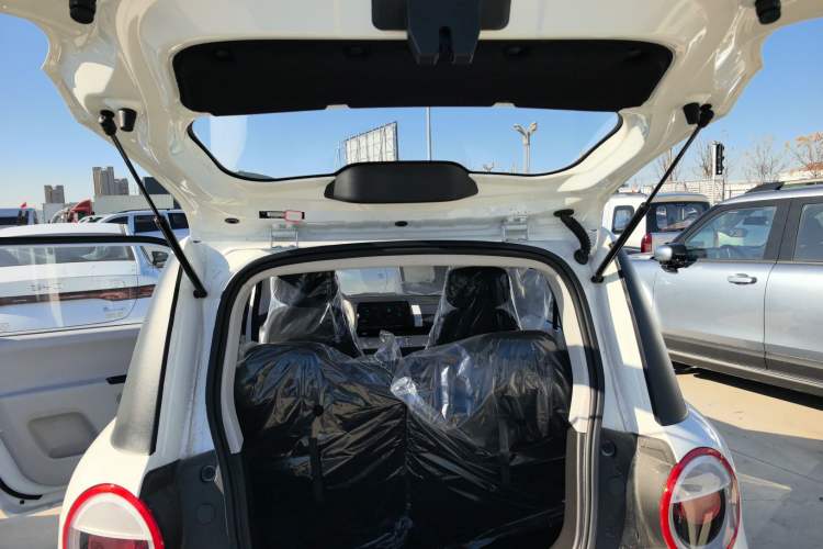 Used CHANGAN NEVO Lumin 2026 Model Treasure Edition 205km Passionate Beige Ningde Trunk