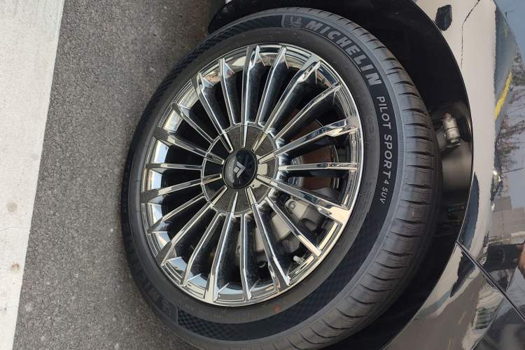 Used Hyptec HL 2025 700 Ultra Six-Seater All-Wheel-Drive LiDAR Version