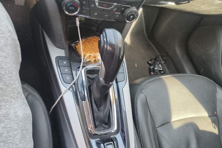 Used Chevrolet Malibu 2018 530T Automatic Fashion Edition Gear Lever