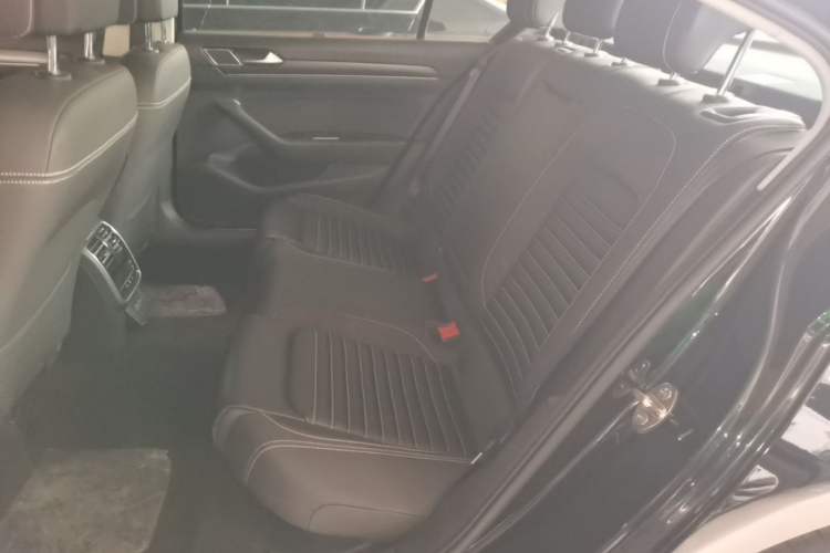 Used Volkswagen Magotan 2020 330TSI DSG Leading Model Left Rear Seat