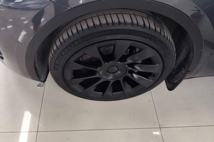 Used Tesla Model Y 2023 Rear-Wheel-Drive Version
