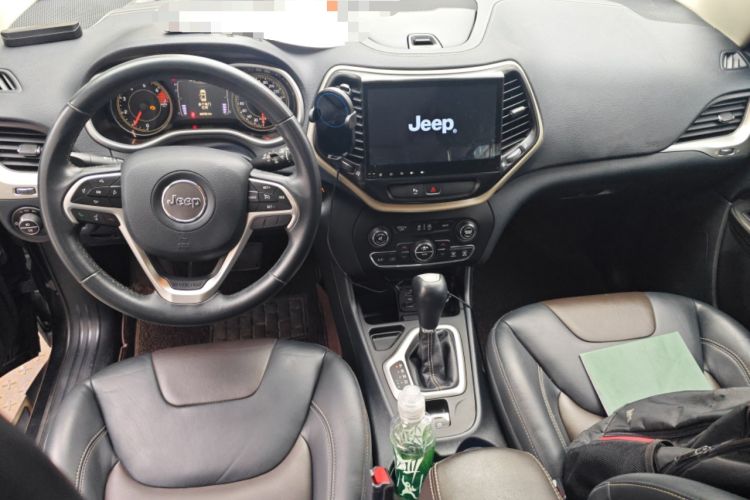 Used Jeep Cherokee 2016 2.4L Leading Edition
