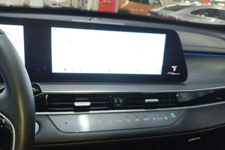 Used Chery Tiggo 8 PRO New Energy 2023 Champion Edition 1.5T 100km Glory Version Audio And AC Panel