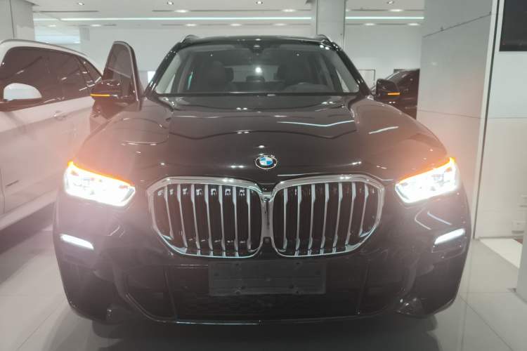 Used BMW X5 2021 xDrive40i M Sport Package Front