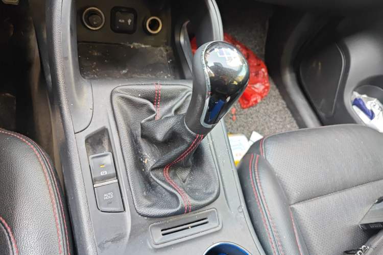 Used CHANGAN CS75 2014 2.0L Manual Luxury Version China IV Standard
