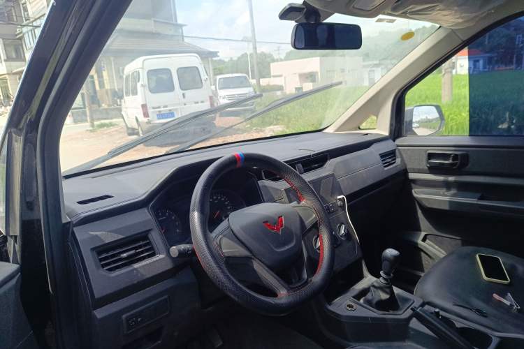 Used Wuling Hongguang PLUS 2019 1.5T Manual Standard Edition 5 Seats