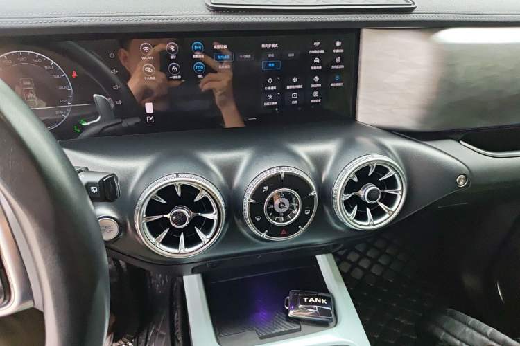 Used Tank 300 2021 City Edition 2.0T—Truly Stylish Audio And AC Panel