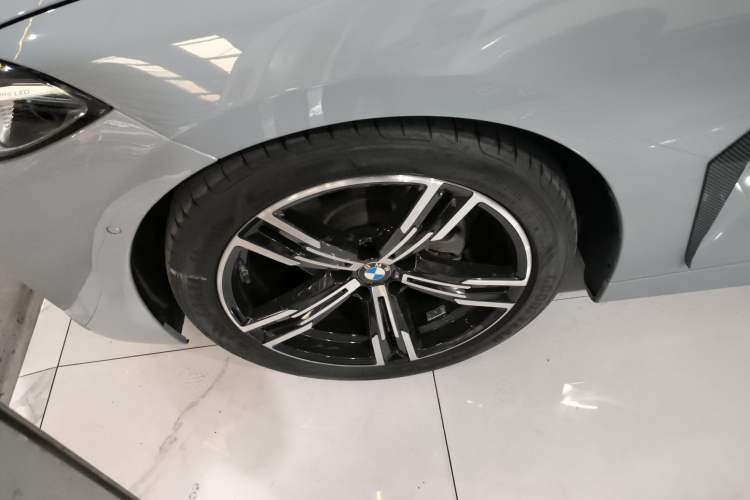 Used BMW 4 Series 2024 425i M Sport Package Left Front Wheel Hub