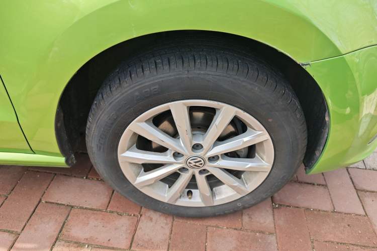 Used Volkswagen Polo 2014 1.6L Automatic Luxury Edition Right Front Wheel Hub