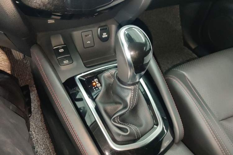 Used Nissan Qashqai 2021 2.0L CVT Luxury Navigation Edition Gear Lever