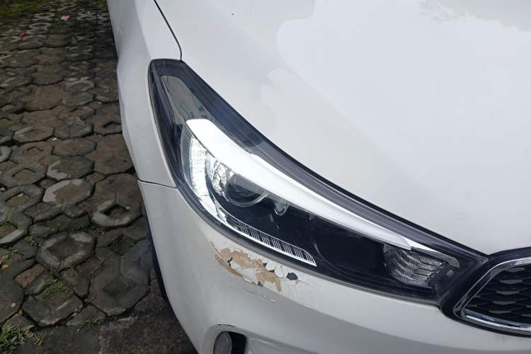 Used Kia K3 2017 1.6L Automatic 15th Anniversary Special Edition GLS Right Front Headlight