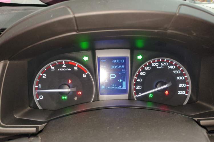 Used Isuzu D-MAX 2015 2.5T Two-Wheel Drive Automatic High-Performance Elite Version 4JK1