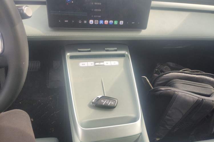 Used Roewe D6 2025 450km Deluxe Edition Gear Lever