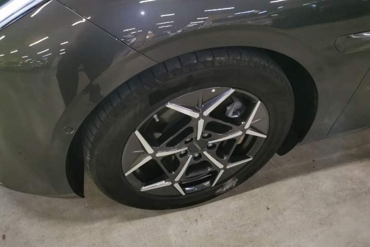 Used Lynk & Co Z10 2025 95 kWh 806 km Range Rear-Wheel Drive Advanced Driver-Assistance System Max