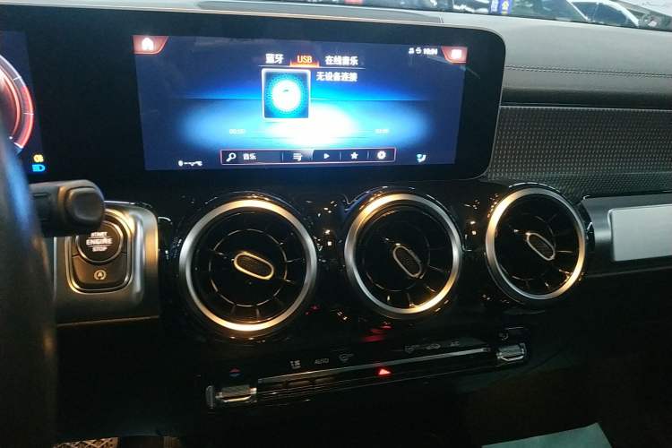 Used Mercedes-Benz GLB 2020 GLB 200 Dynamic Edition Audio And AC Panel