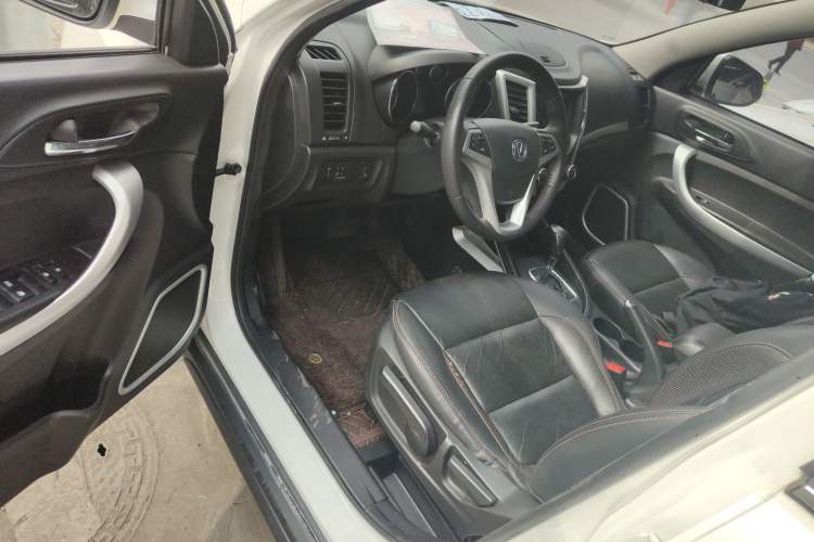 Used Changan CS35 2016 1.6L Automatic Luxury Model China IV Standard
