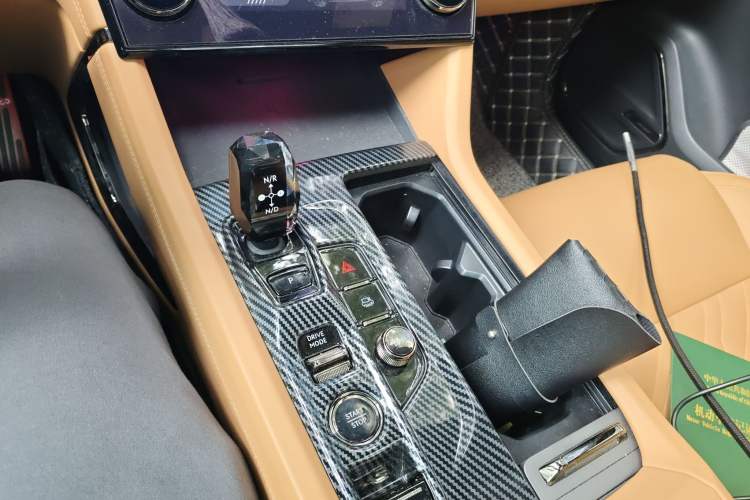 Used Lynk & Co 09 2021 2.0T Halo Six-Seater
