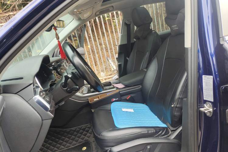 Used Audi Q7 2020 55 TFSI quattro S line sports model Left Front Seat