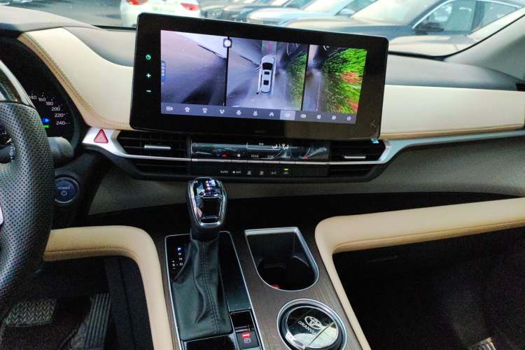 Used Toyota Granvia 2023 2.5L Hybrid Comfort Edition
