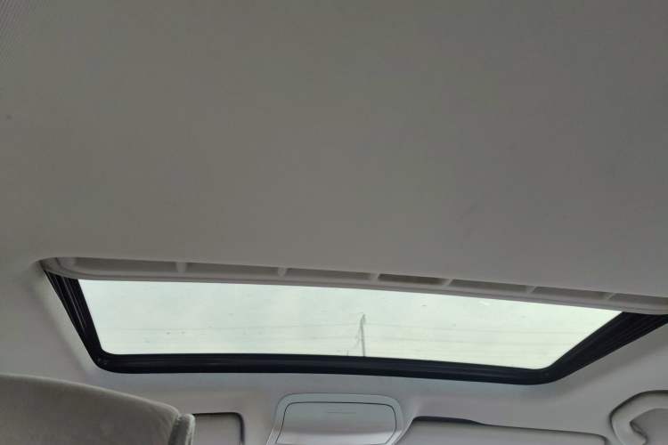 Used Volkswagen Sagitar 2014 1.6L Manual Comfort Model Headliner